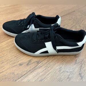 Eileen Fisher Black and Cream Sneakers